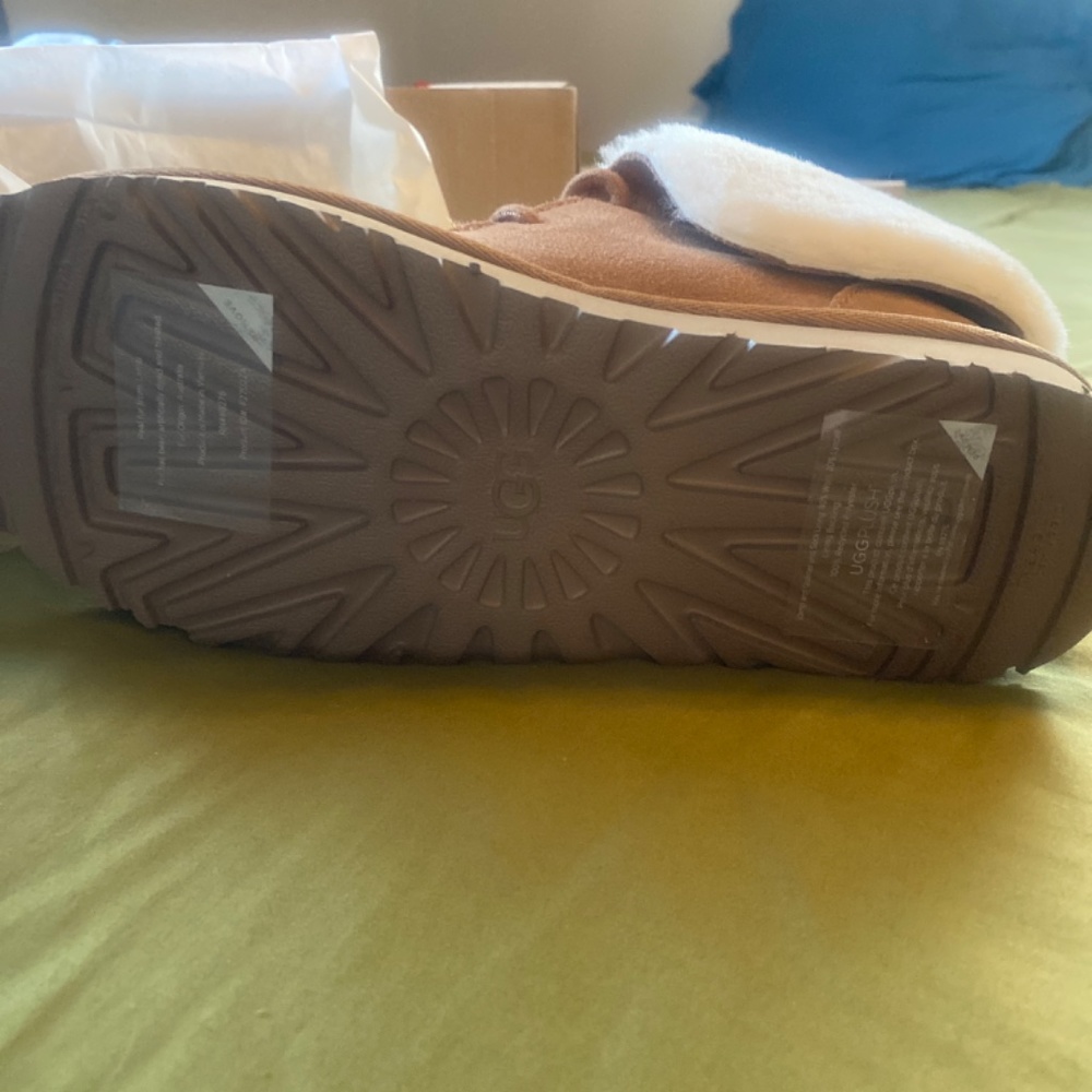 UGG Boots - Picture 5 of 7